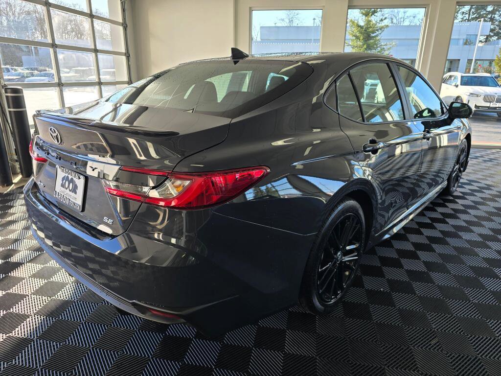Used 2025 Toyota Camry SE image 3