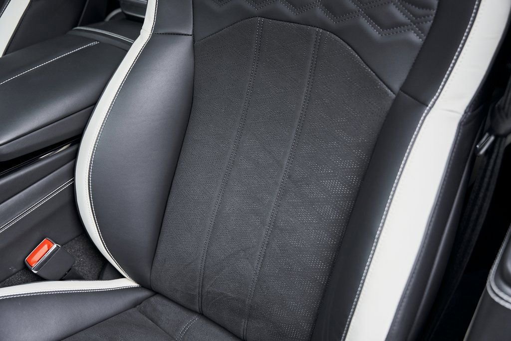 Used 2025 Bentley Flying Spur Plug-In Hybrid image 50