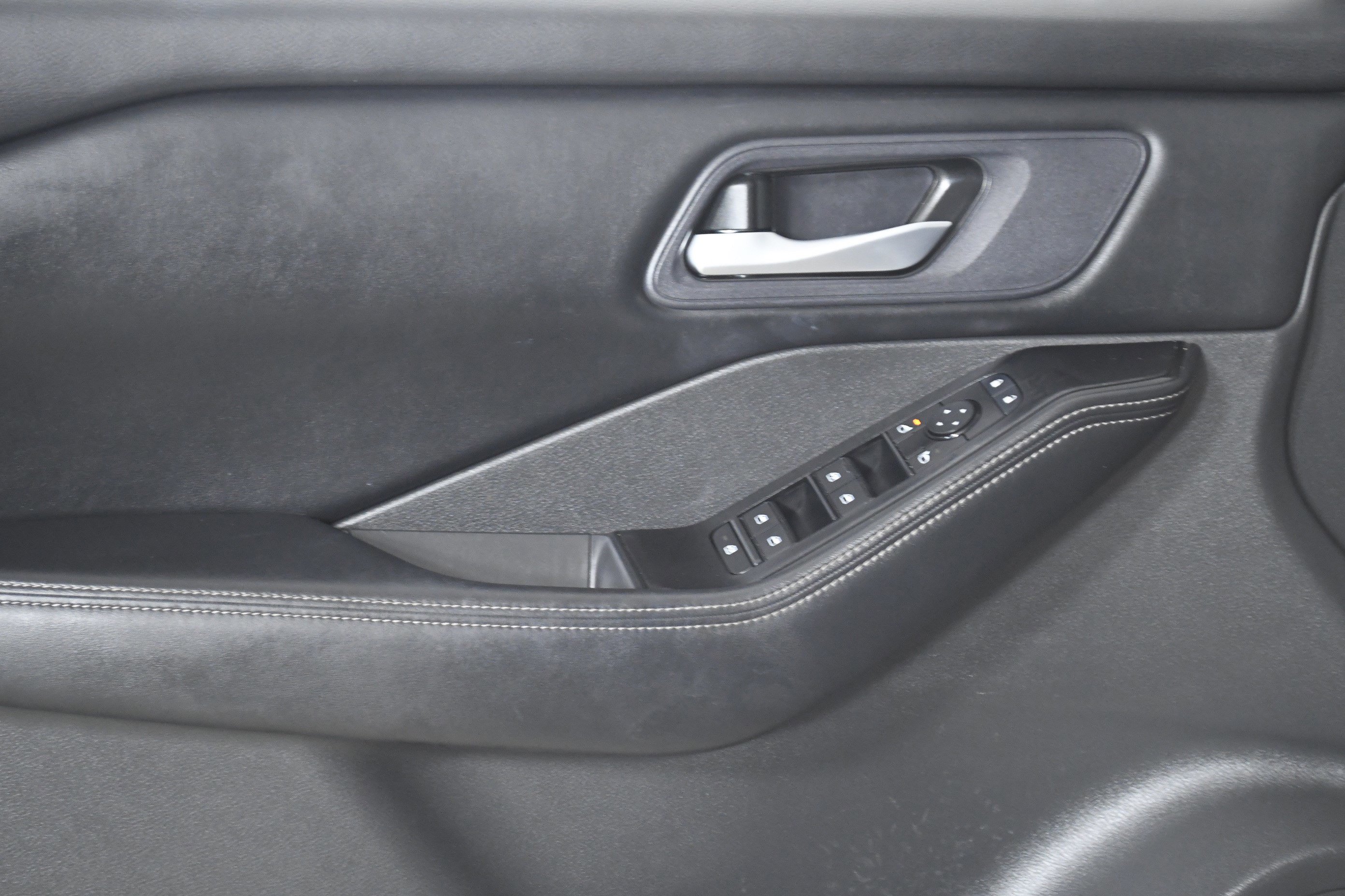 Used 2024 Nissan Rogue SV image 21