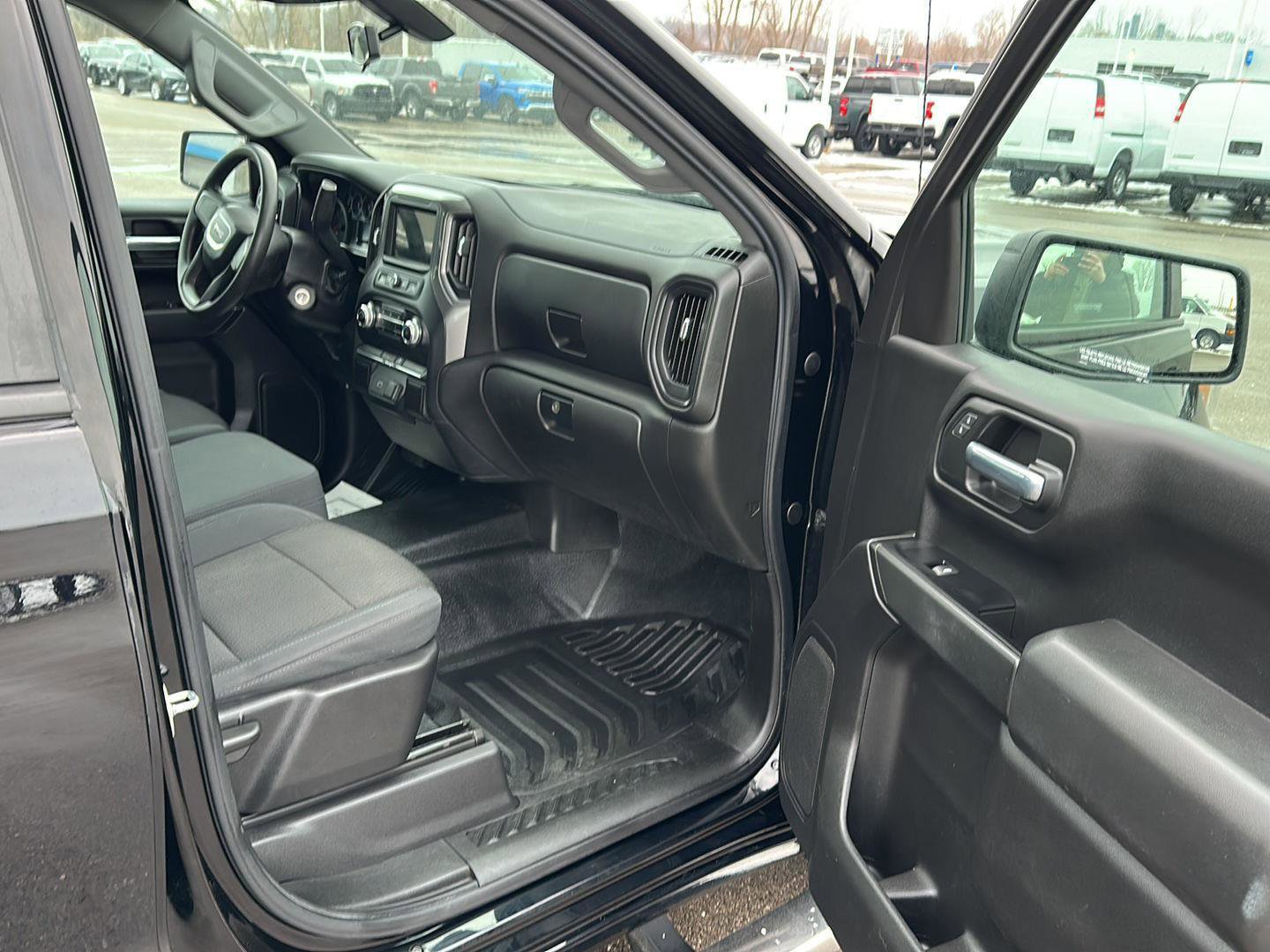 Used 2019 GMC Sierra 1500 4WD CREW CAB 147 image 29