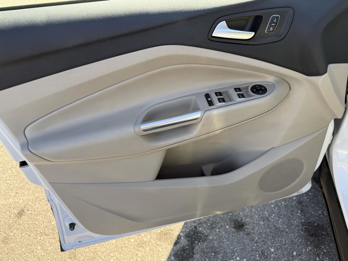 Used 2017 Ford Escape SE image 8