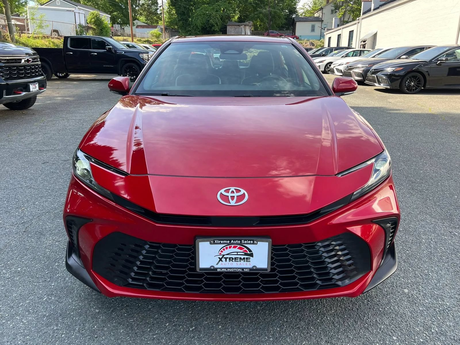 Used 2025 Toyota Camry SE FWD image 2