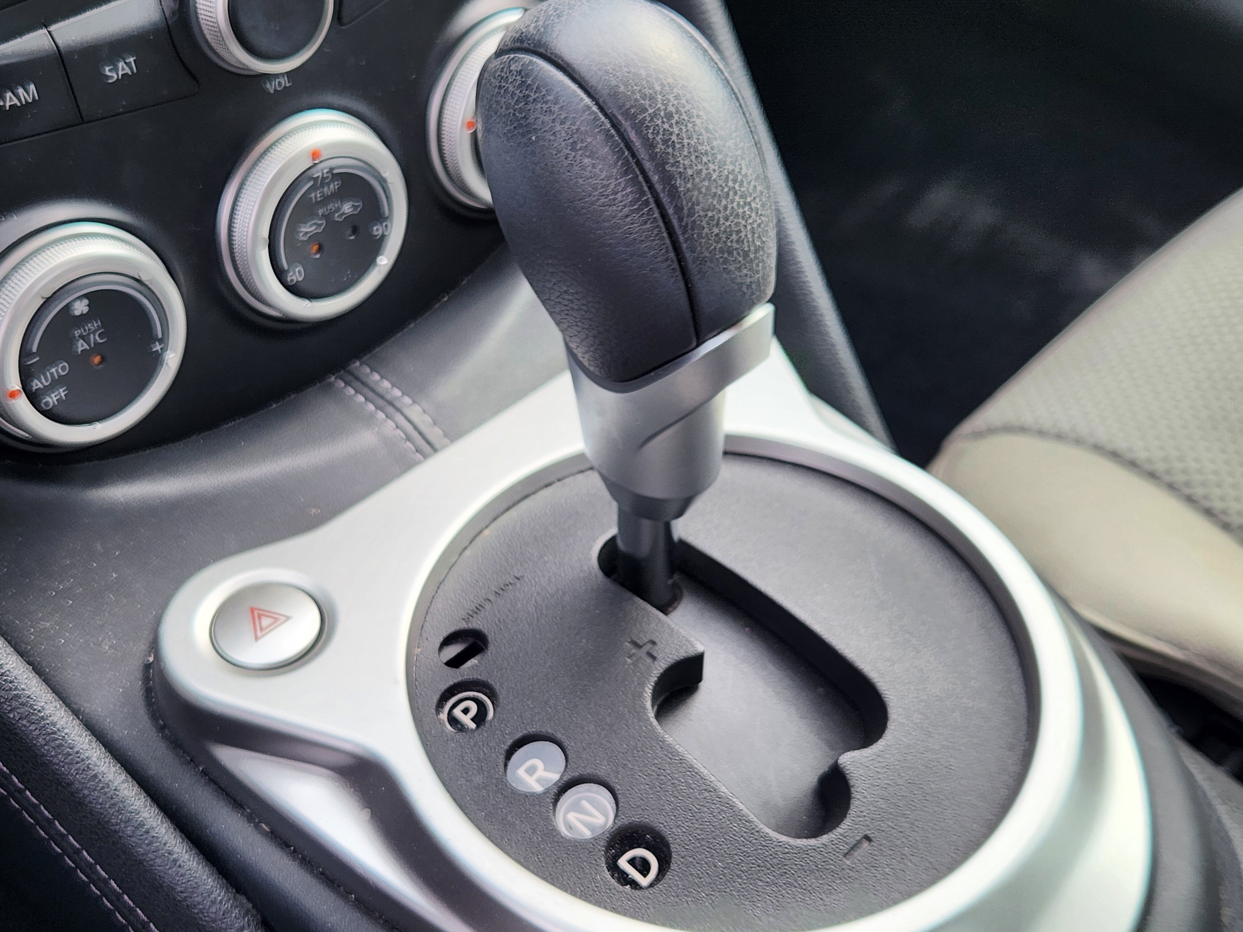 Used 2009 Nissan 370Z Touring w/ Sport Pkg RWD image 12