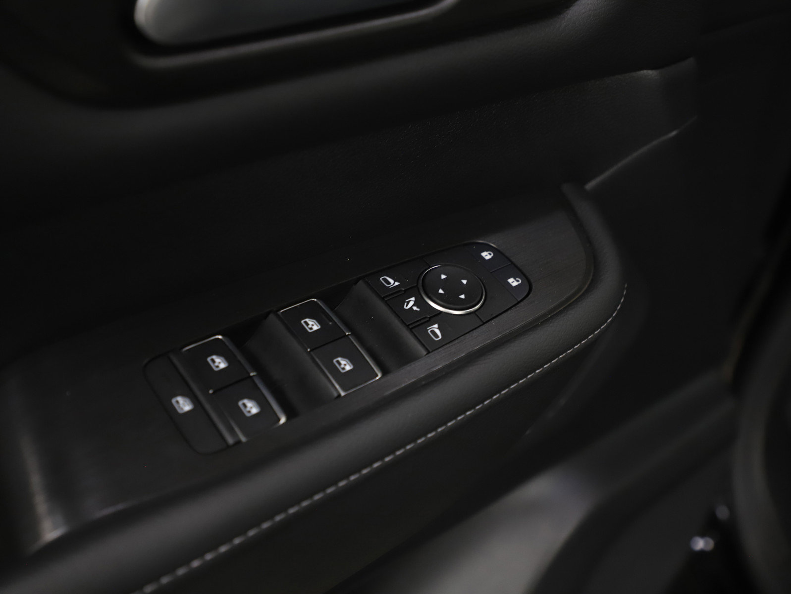 Used 2025 Nissan Armada PRO-4X w/ Pro-4X Premium Package image 23