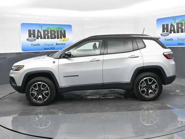 Used 2025 Jeep Compass Trailhawk image 2