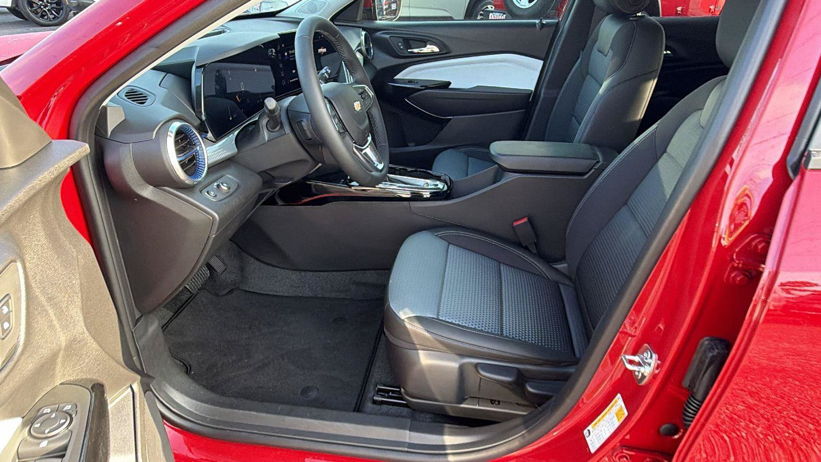 New 2026 Chevrolet Trax LT w/ Sunroof Package FWD image 16