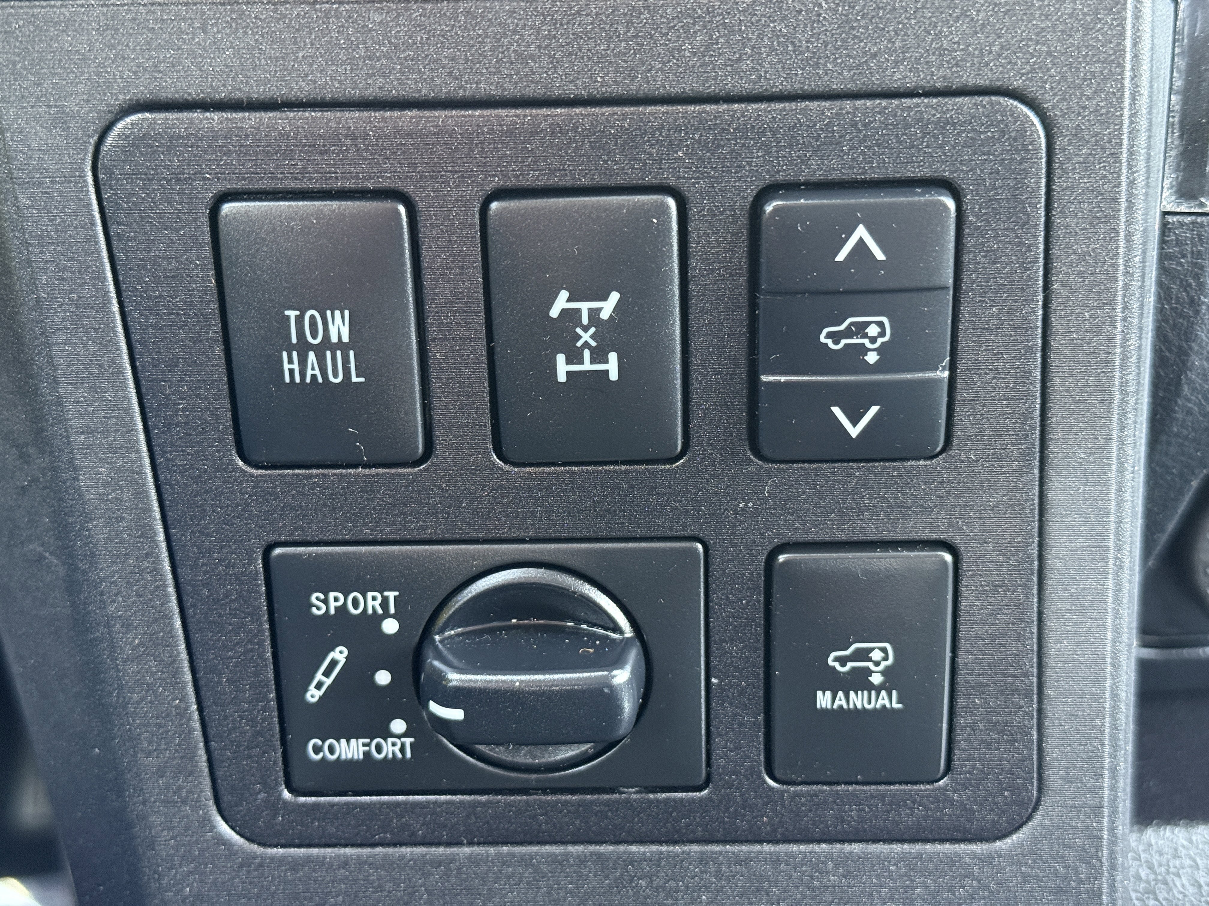Used 2019 Toyota Sequoia Platinum w/ Four Season Floor Mat Package image 40