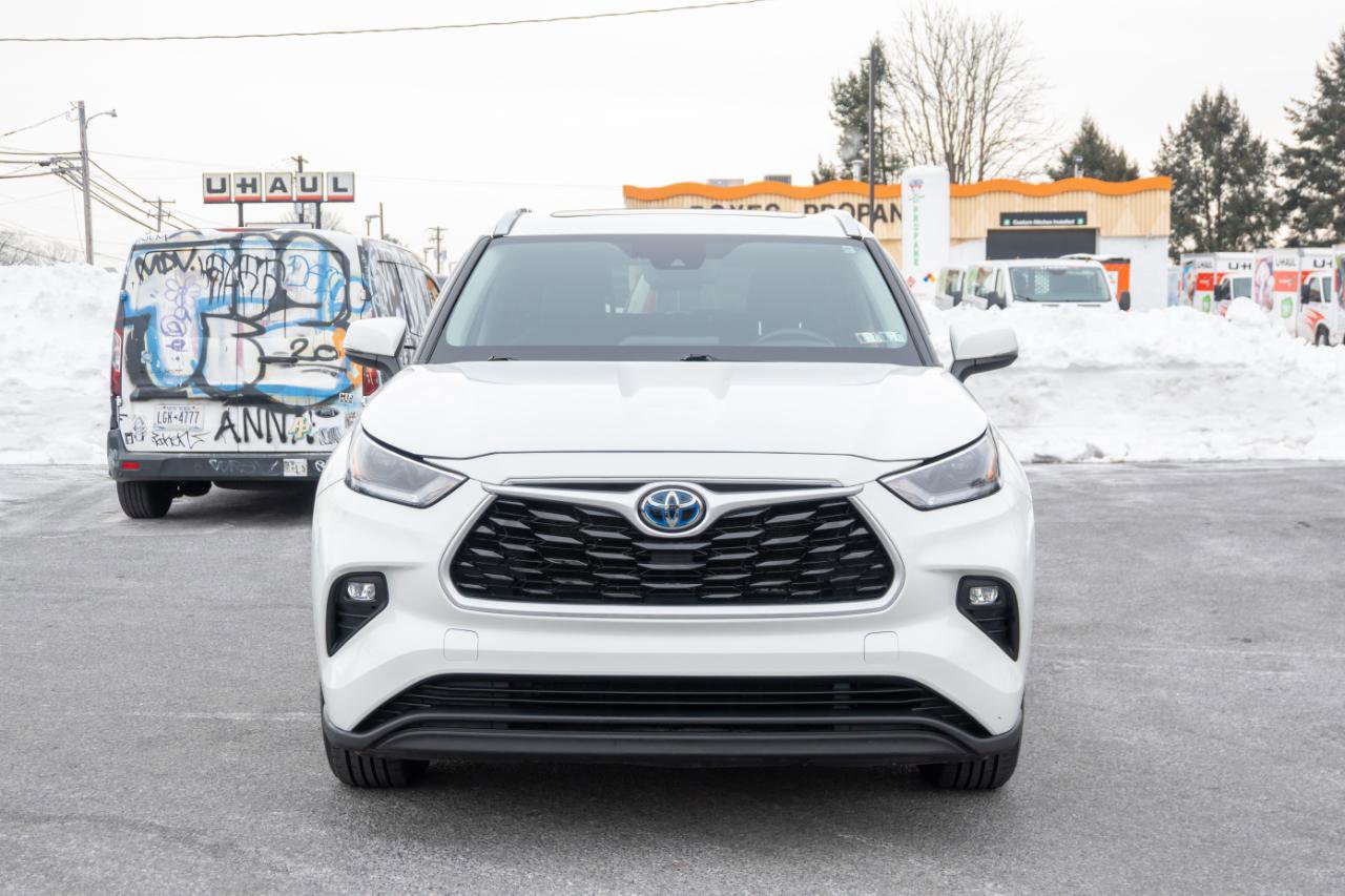 Used 2021 Toyota Highlander XLE image 3