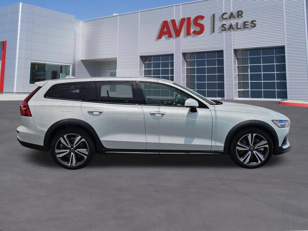 Used 2025 Volvo V60 B5 Cross Country Plus AWD/4WD image 7
