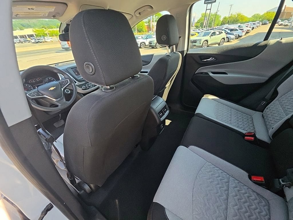 Used 2023 Chevrolet Equinox LS FWD image 22