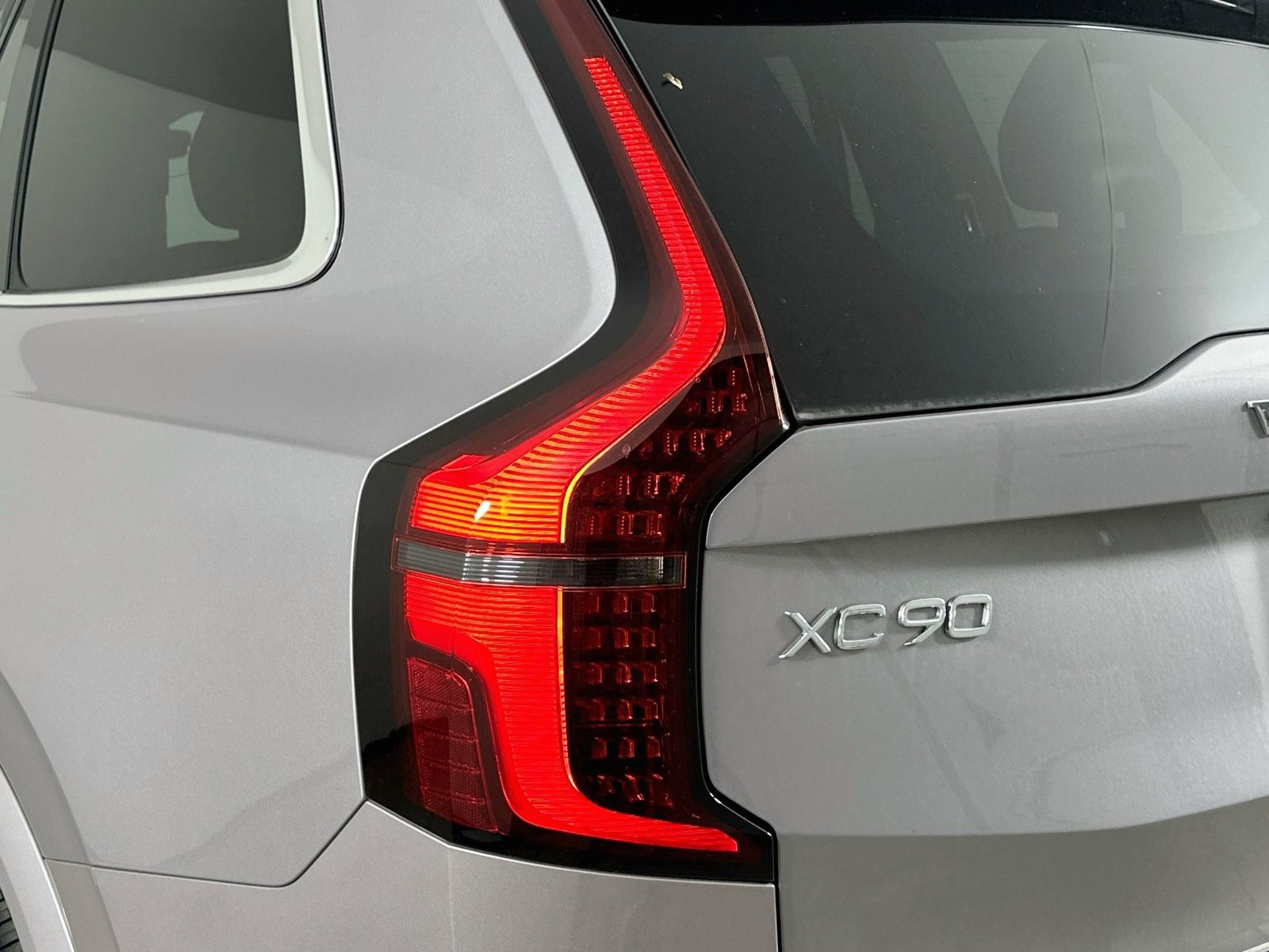 New 2026 Volvo XC90 T8 Plus w/ Protection Package Premier AWD/4WD image 12