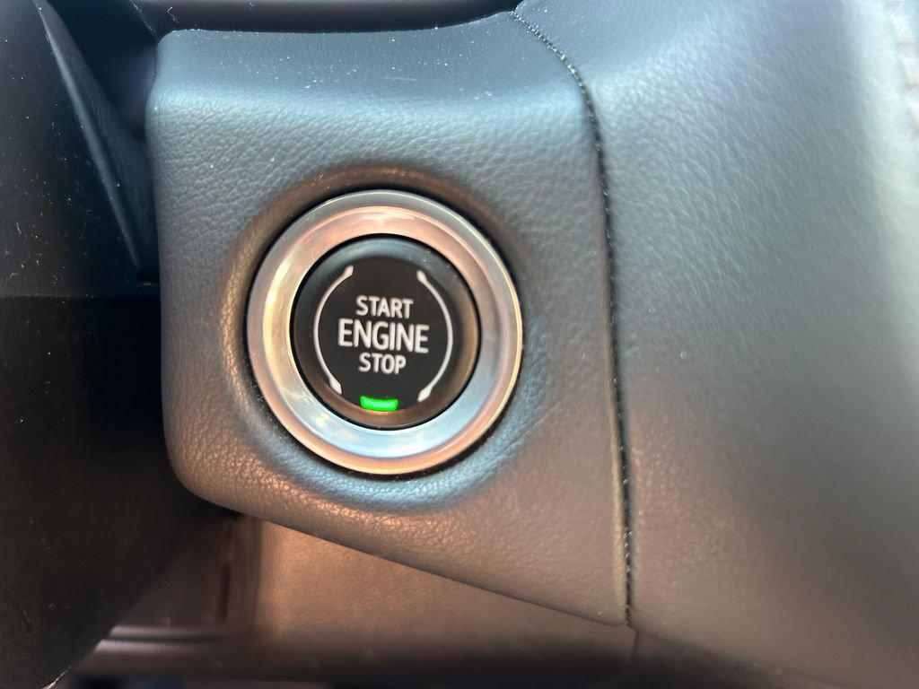 Used 2022 Chevrolet Tahoe LT w/ Luxury Package AWD/4WD image 17