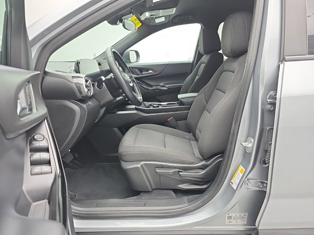 Used 2026 Chevrolet Equinox LT AWD/4WD image 14