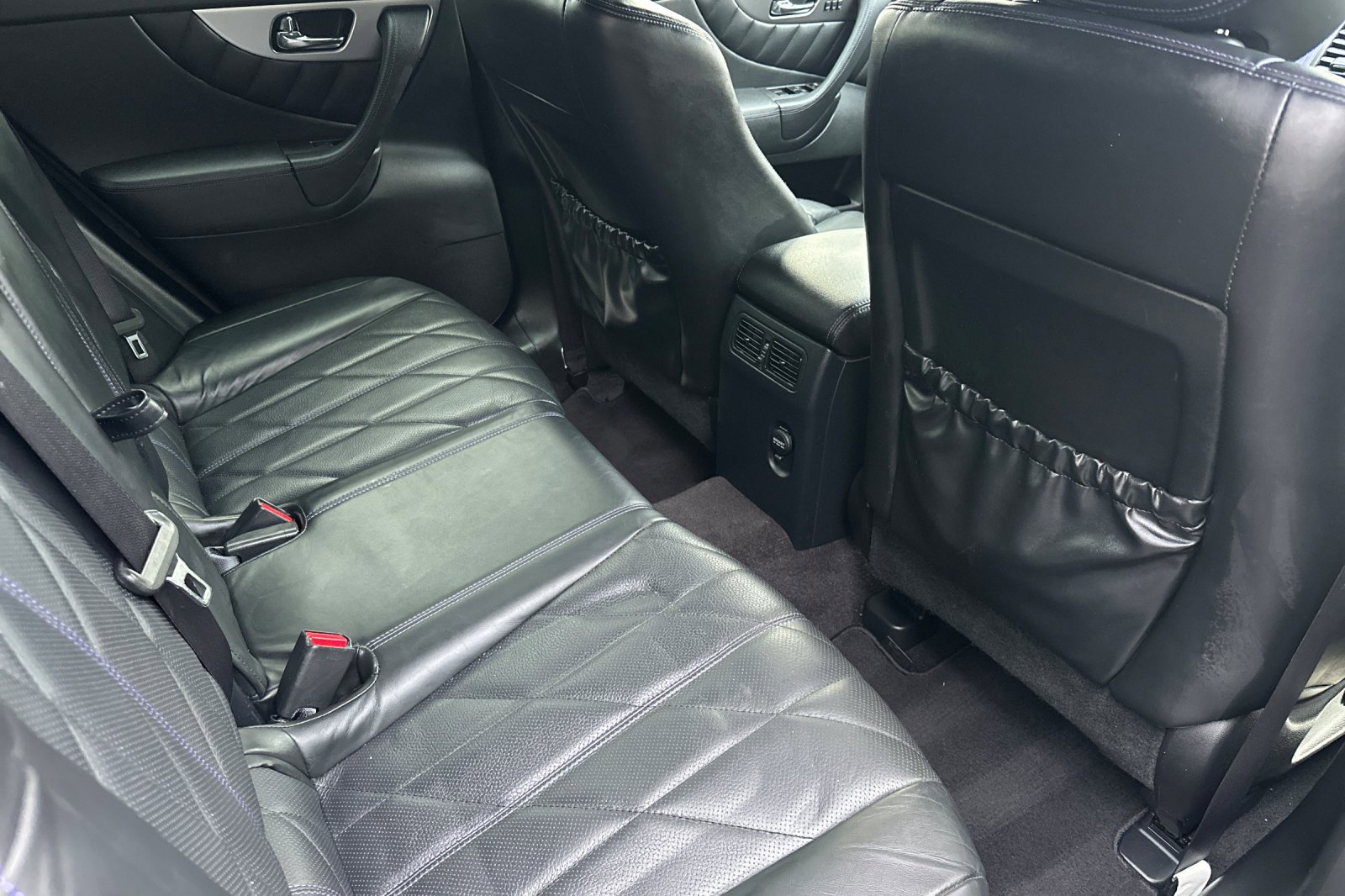 Used 2017 INFINITI QX70 AWD w/ Premium Package image 30