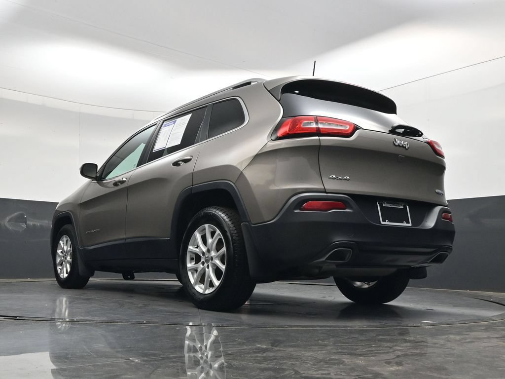 Used 2018 Jeep Cherokee Latitude w/ Cold Weather Group AWD/4WD image 44