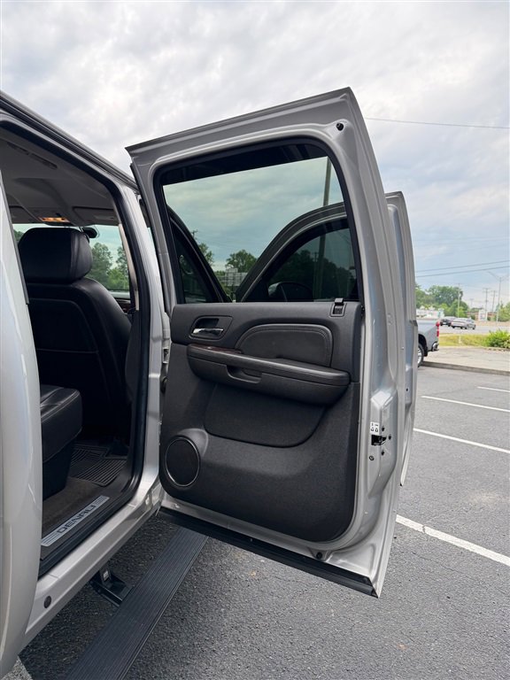 Used 2008 GMC Sierra 1500 Denali AWD/4WD image 28
