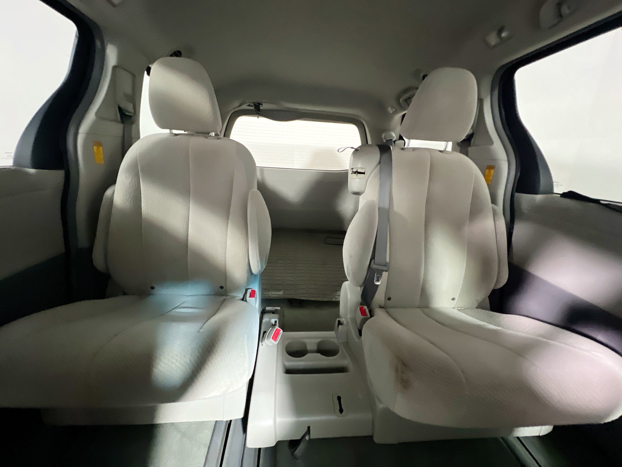 Used 2013 Toyota Sienna LE w/ Towing Pkg image 31