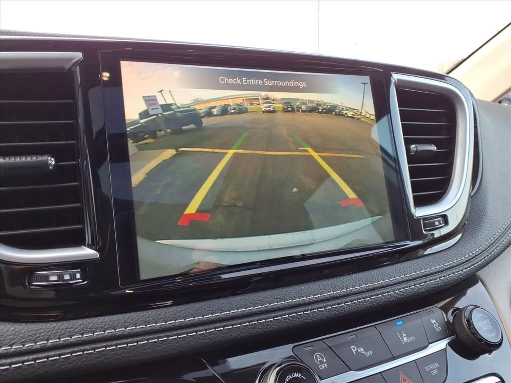 Used 2023 Chrysler Pacifica Limited image 25