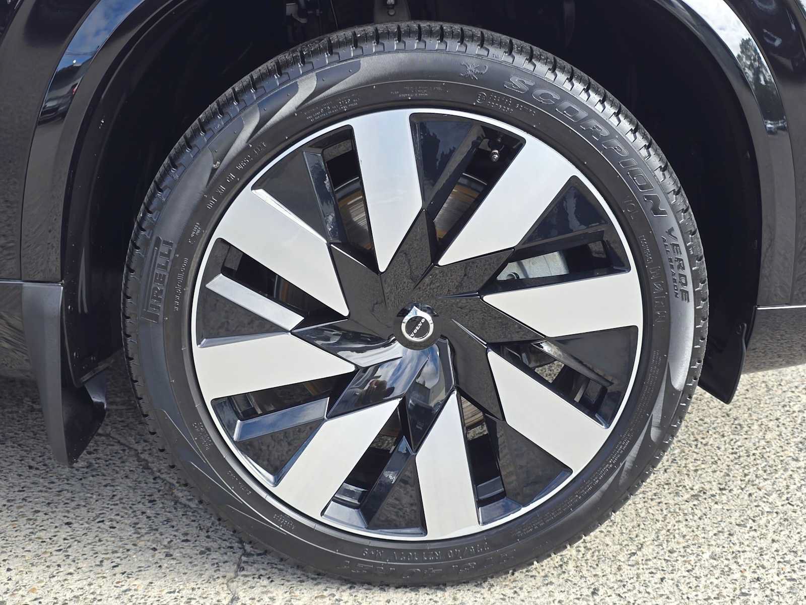 Certified 2024 Volvo XC90 T8 Ultimate w/ Lounge Package AWD/4WD image 10