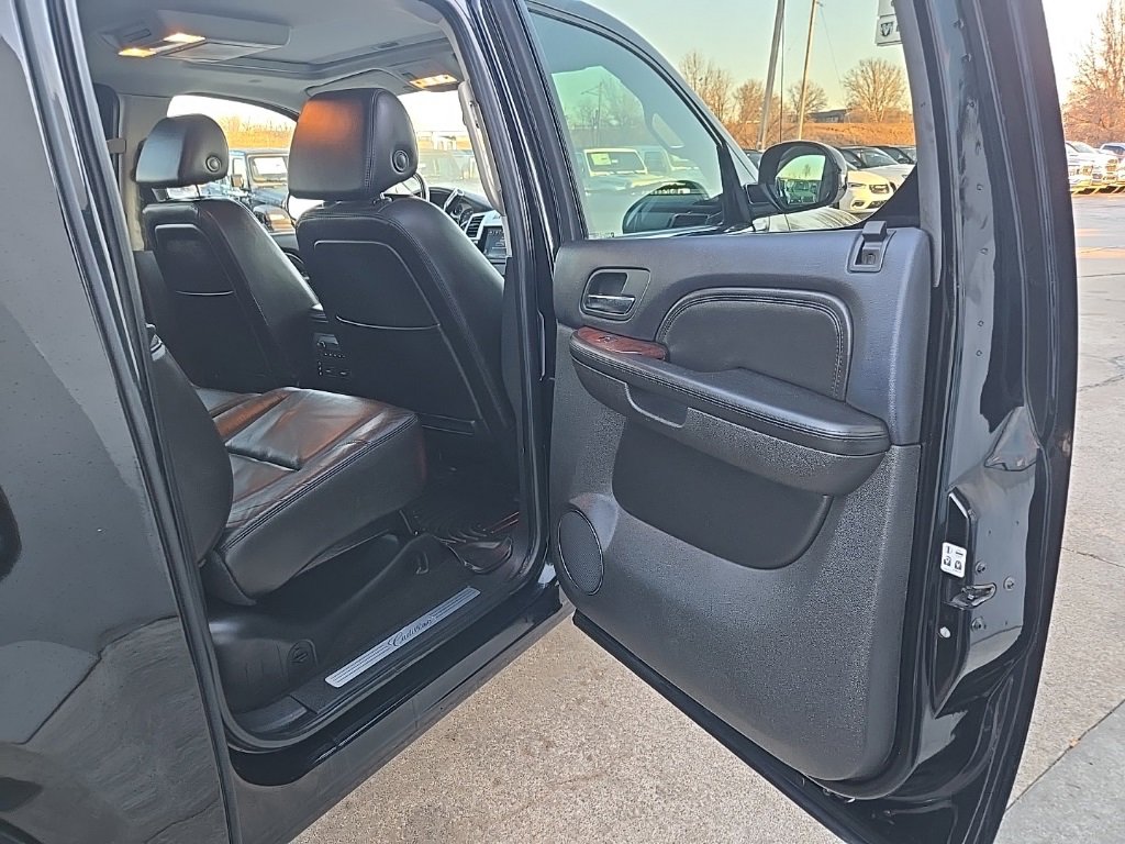 Used 2007 Cadillac Escalade EXT w/ Information Package image 92