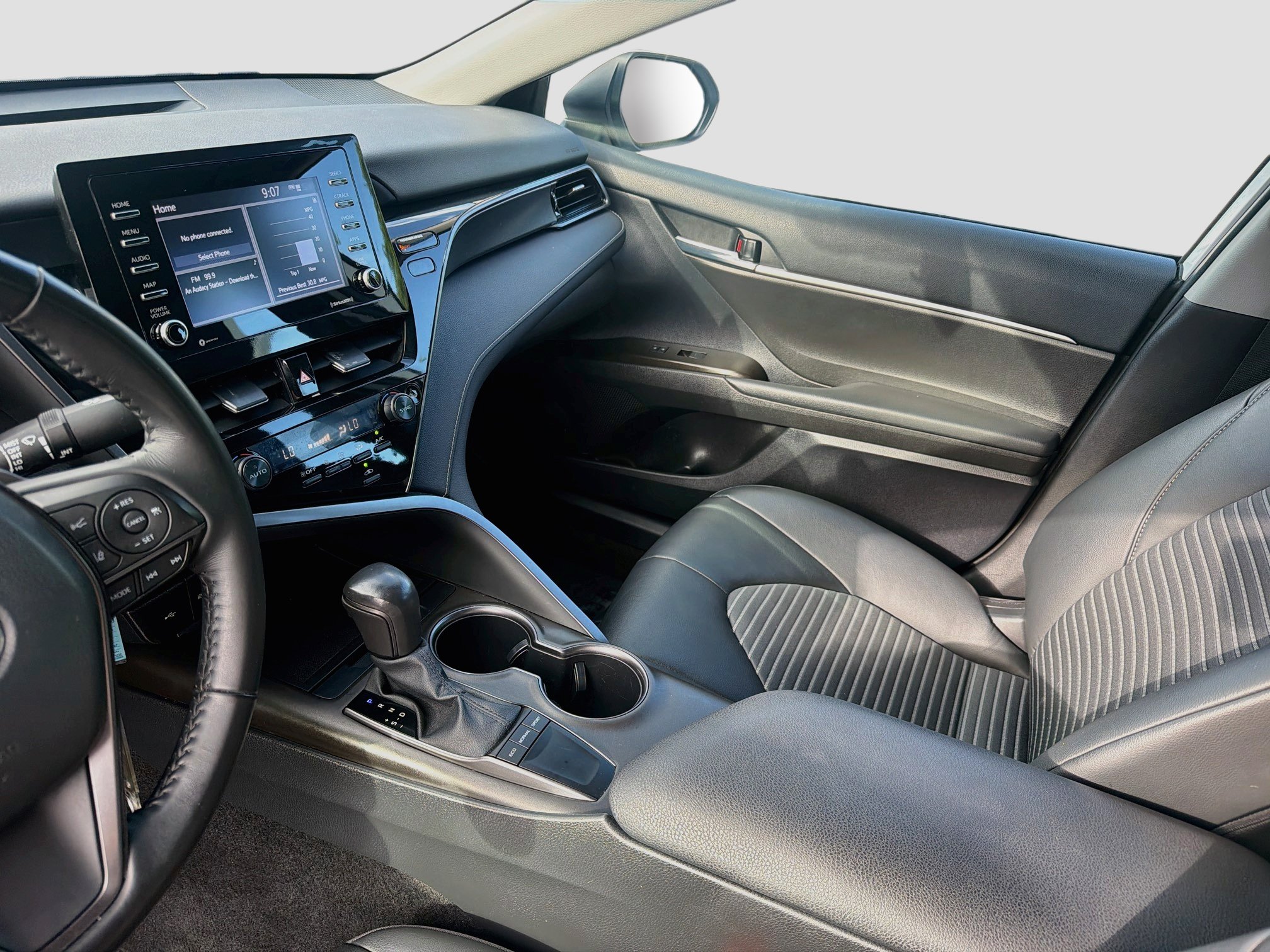 Used 2023 Toyota Camry SE FWD image 21