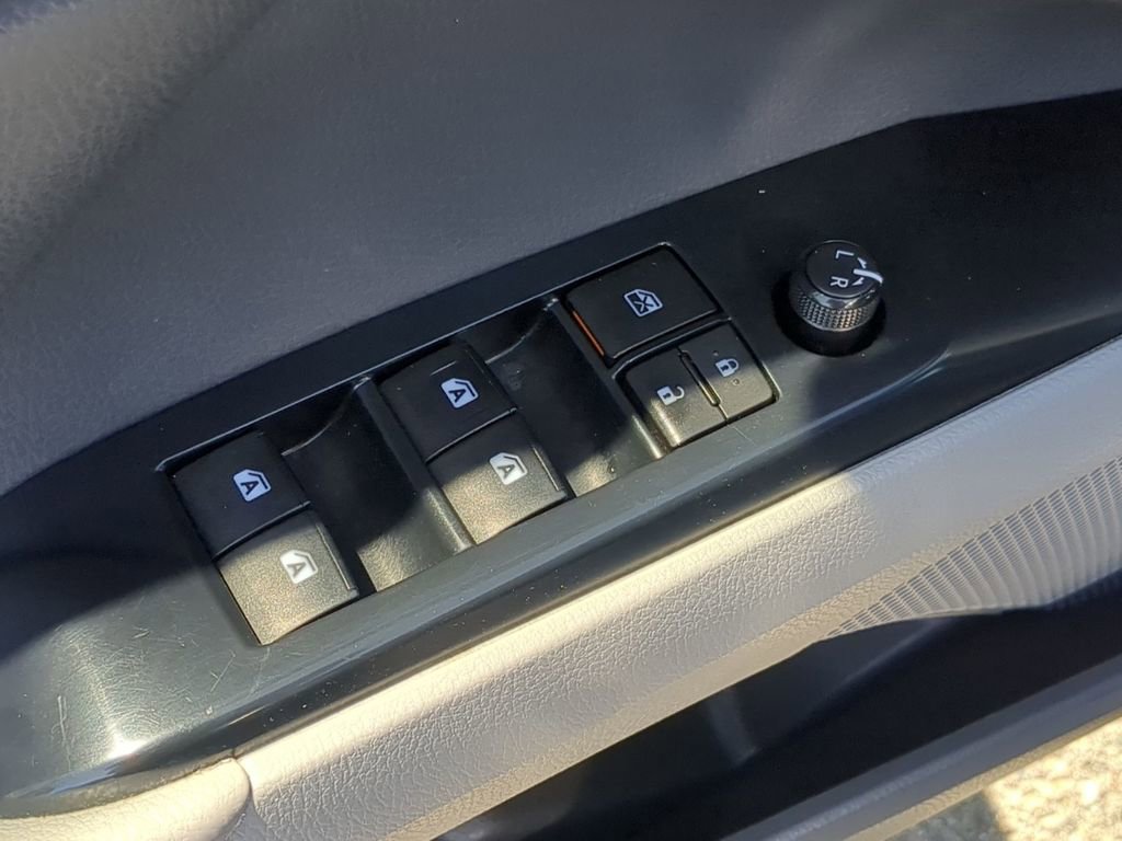 Used 2018 Toyota Camry SE w/ Moonroof Package FWD image 12