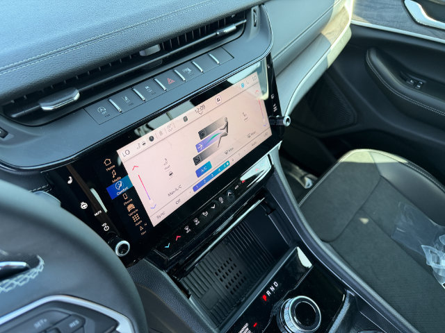 New 2026 Jeep Grand Cherokee Altitude AWD/4WD image 19