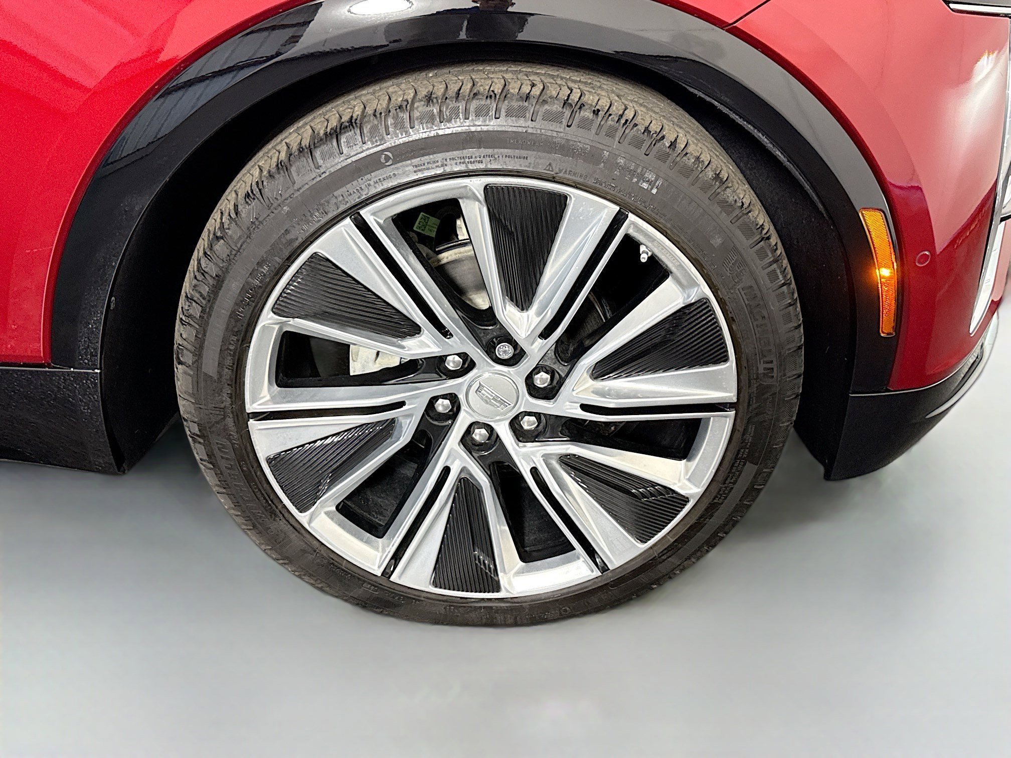 Used 2024 Cadillac Lyriq Luxury w/ LPO, Floor Liner Package AWD/4WD image 32