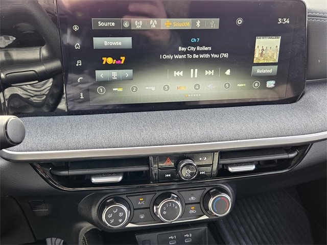 Used 2025 Nissan Kicks SV image 15