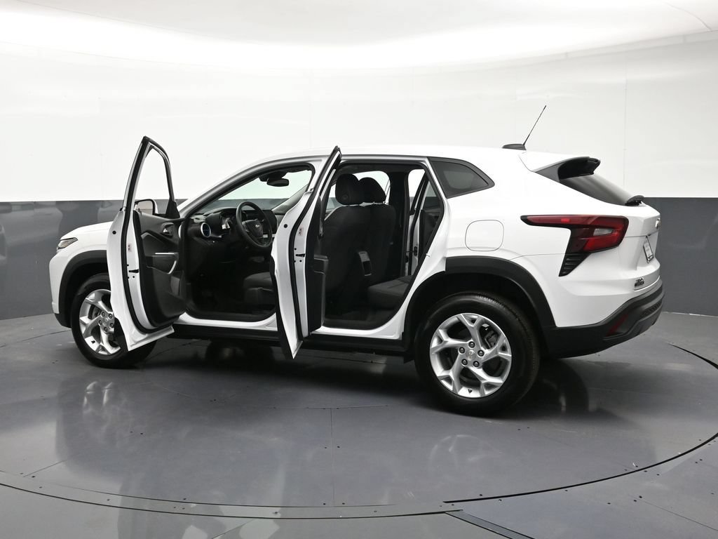 Certified 2025 Chevrolet Trax LS w/ LS Convenience Package FWD image 35