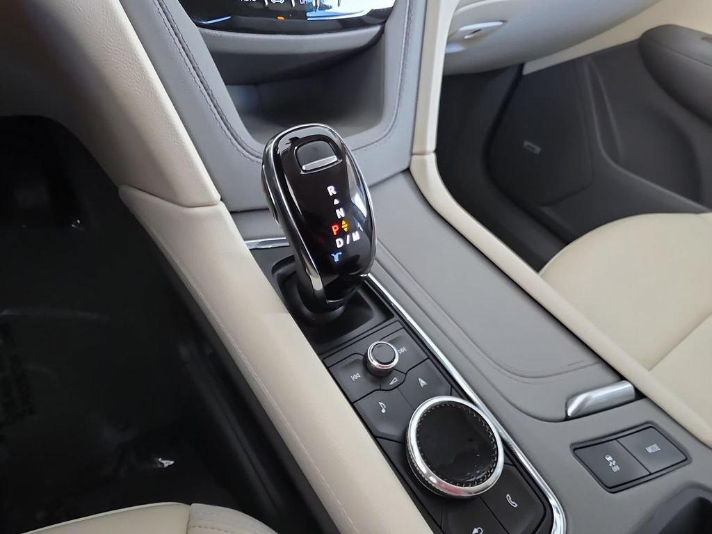 Used 2023 Cadillac XT6 Premium Luxury w/ LPO, Premium Carpet Package FWD image 16