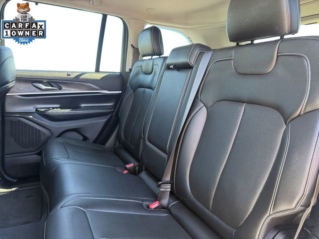 Used 2023 Jeep Grand Cherokee Limited w/ Luxury Tech Group II AWD/4WD image 14