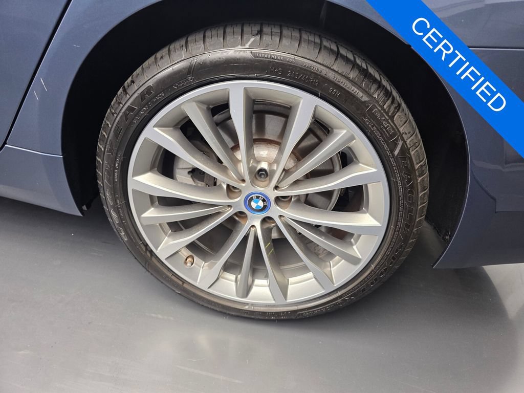 Used 2023 BMW 530e w/ Premium Package RWD image 17