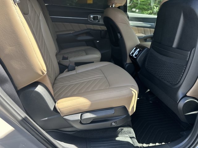 Certified 2026 Kia Sorento SX Prestige w/ Olive Brown Leather Package AWD/4WD image 18
