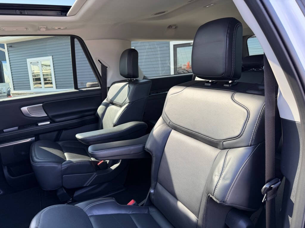 Used 2025 Ford Expedition Max Platinum AWD/4WD image 37