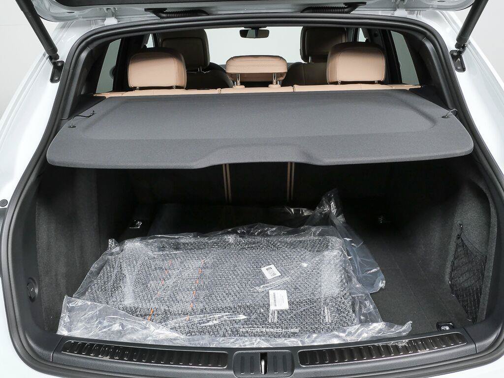 Certified 2026 Porsche Macan Turbo AWD/4WD image 30