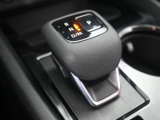 Used 2025 Nissan Rogue SV image 14