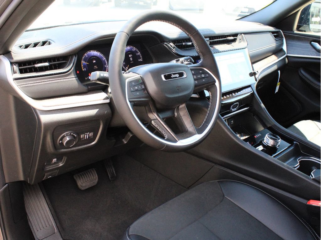New 2026 Jeep Grand Cherokee L 4WD image 12