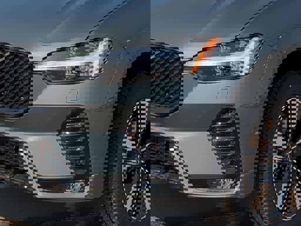 New 2026 Volvo XC60 B5 Plus w/ Protection Package Premier AWD/4WD image 10
