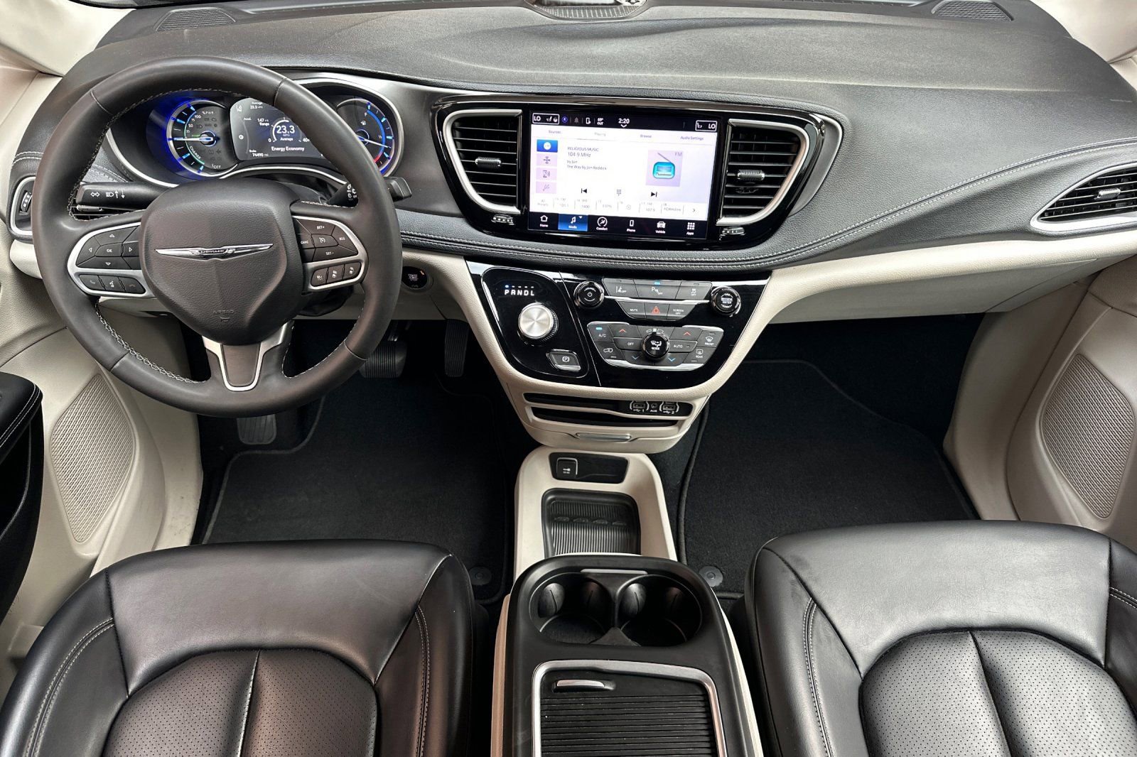 Used 2023 Chrysler Pacifica Touring-L image 17