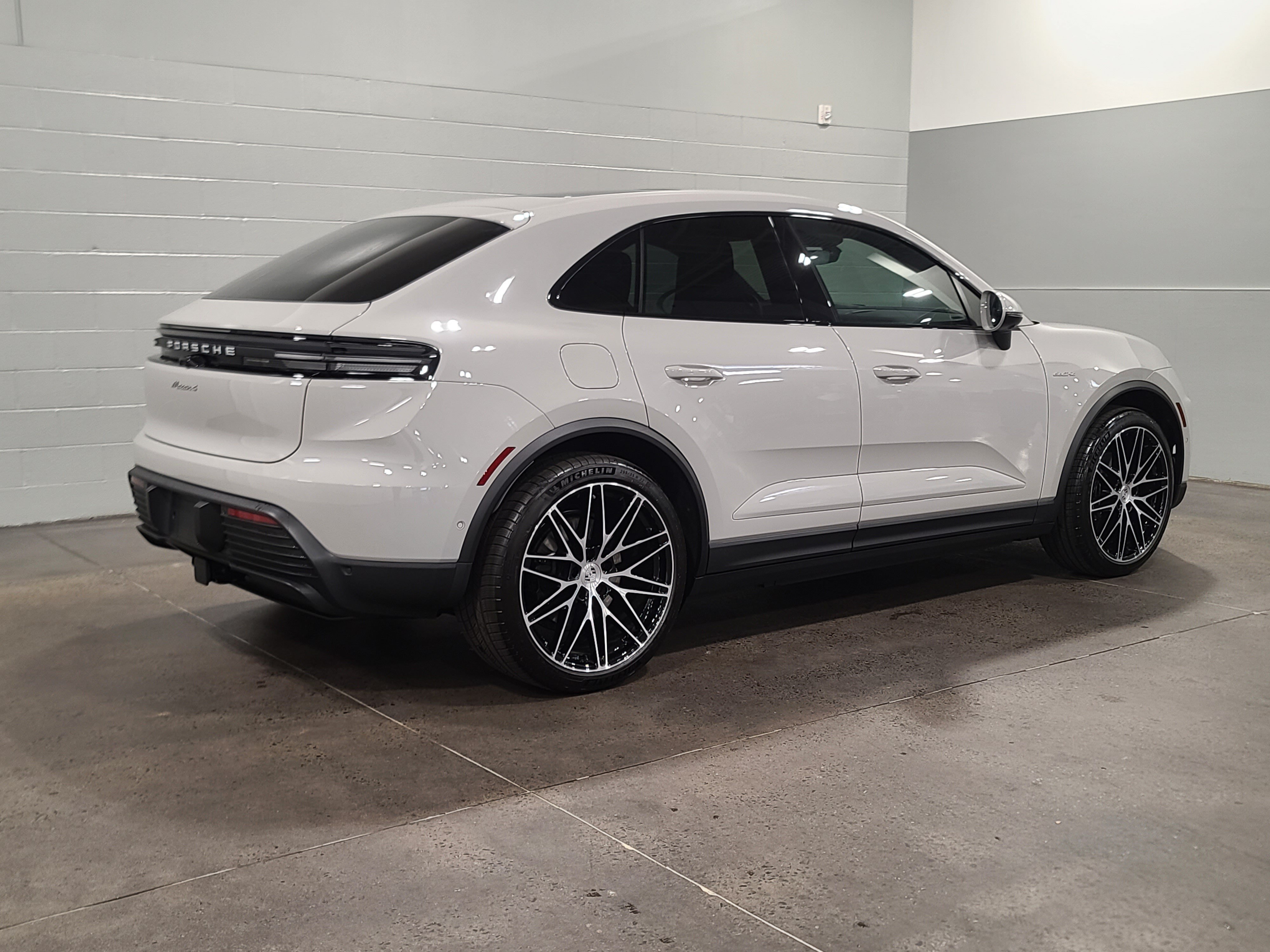 New 2026 Porsche Macan 4 Electric AWD/4WD image 7