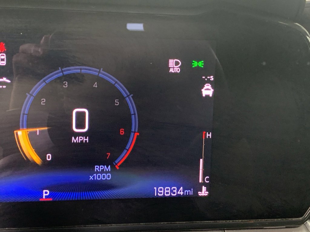 Used 2024 Chevrolet Trax LT w/ Sunroof Package image 24