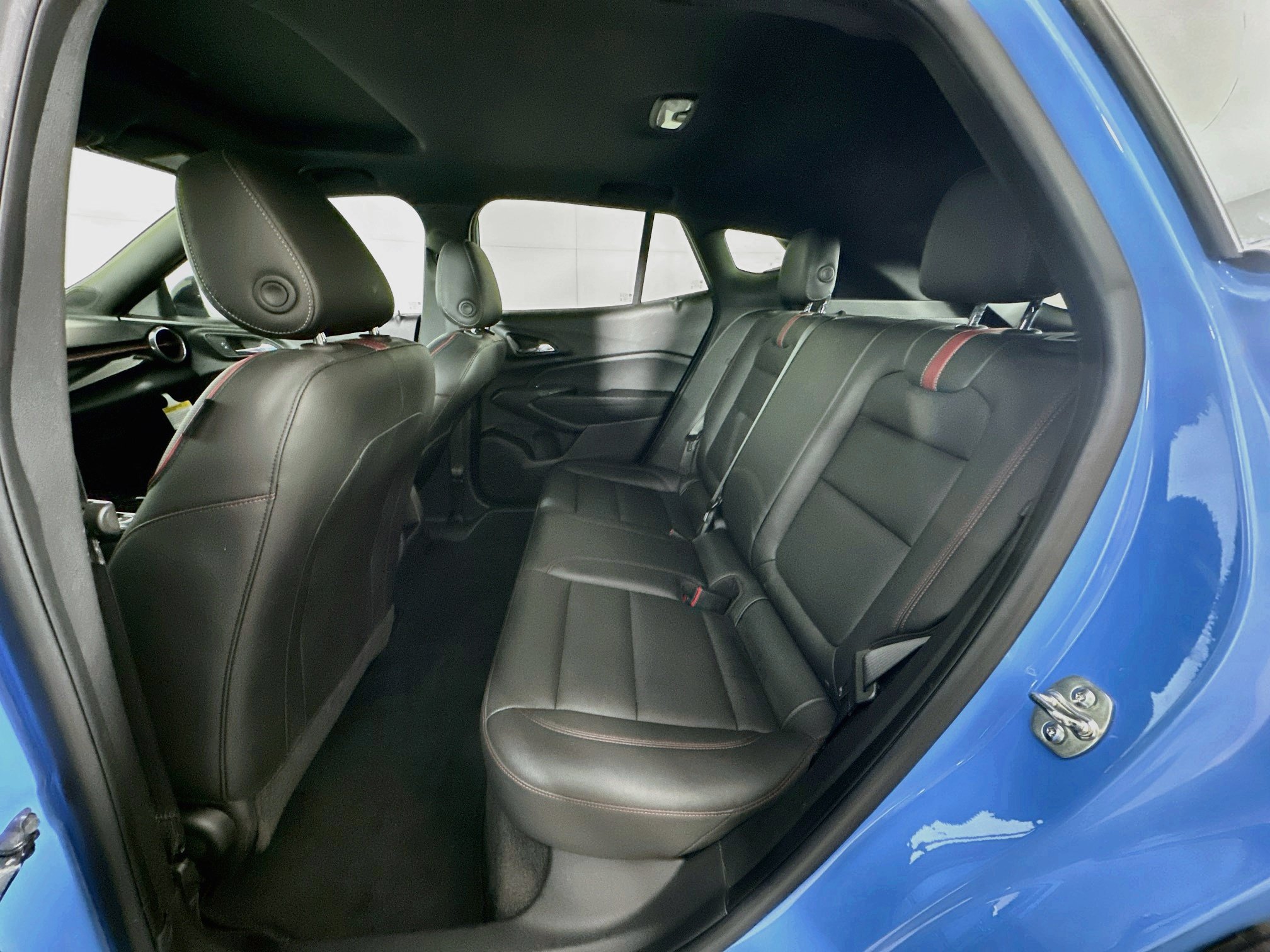Used 2024 Chevrolet Trax RS w/ Sunroof Package FWD image 29