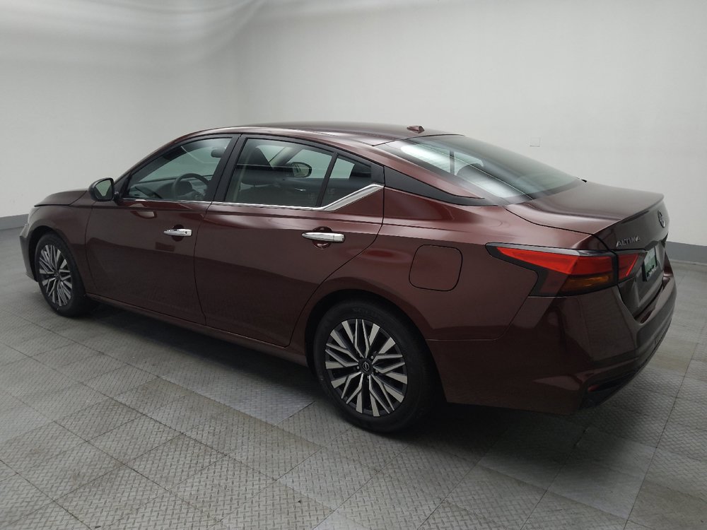 Used 2025 Nissan Altima 2.5 SV FWD image 3