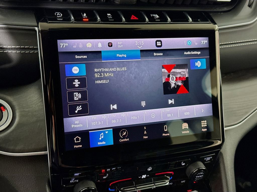 Used 2023 Jeep Grand Cherokee L Limited w/ Trailer Tow Group (B) AWD/4WD image 8