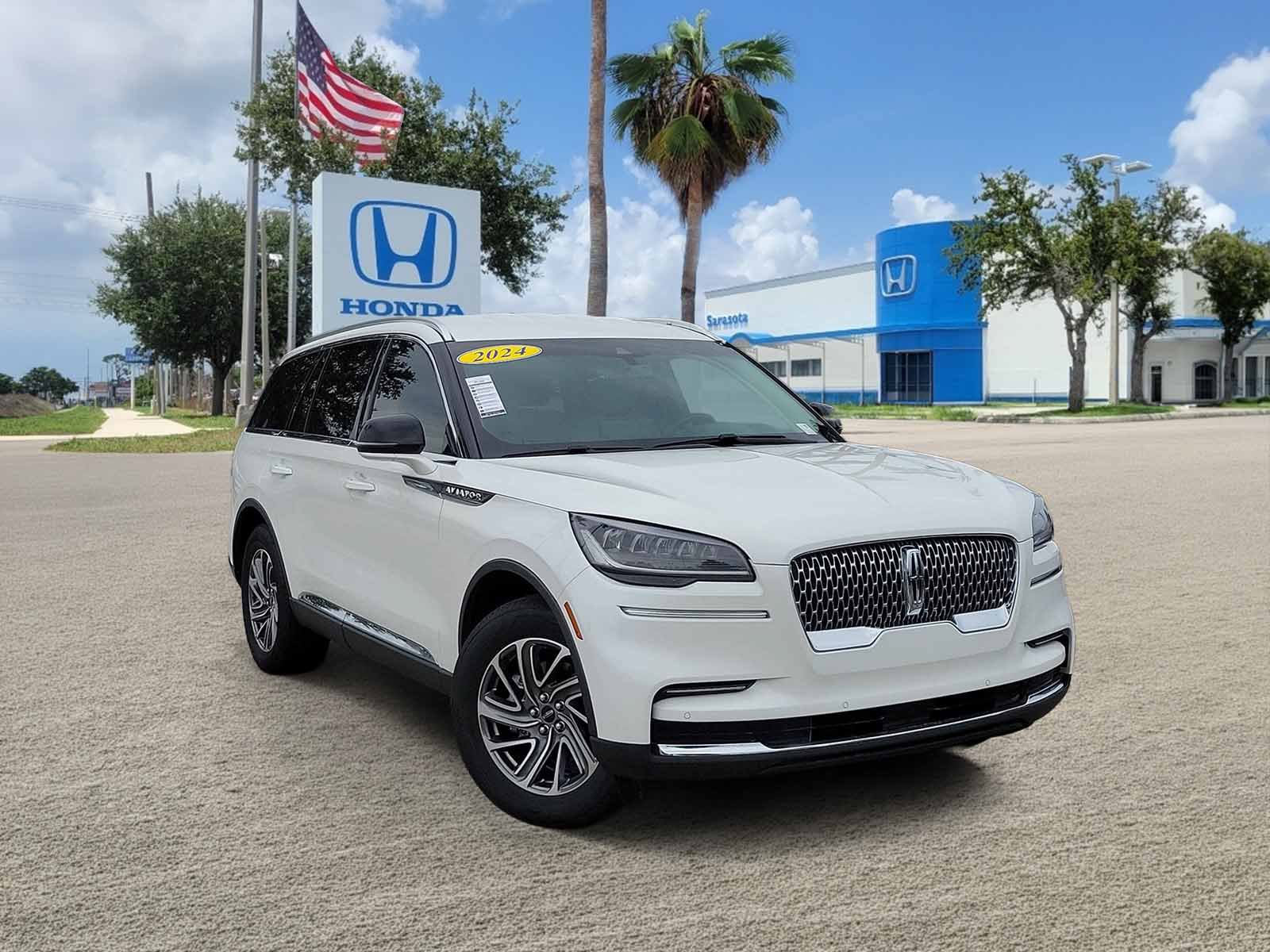 Used 2023 Lincoln Aviator AWD w/ Class IV Trailer Tow Package image 1