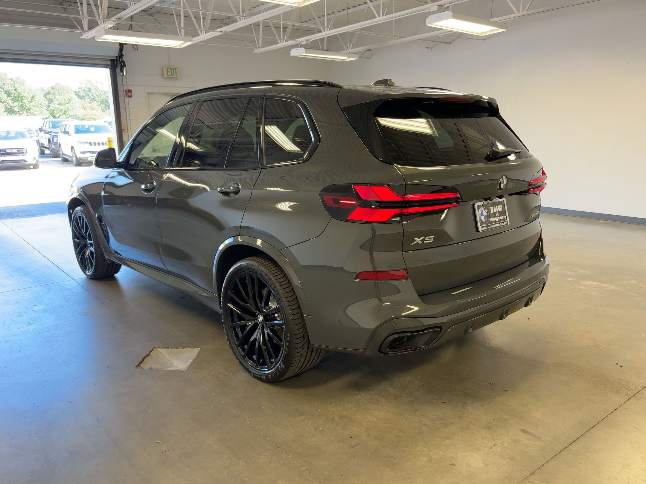 New 2026 BMW X5 sDrive40i w/ Executive Package image 3
