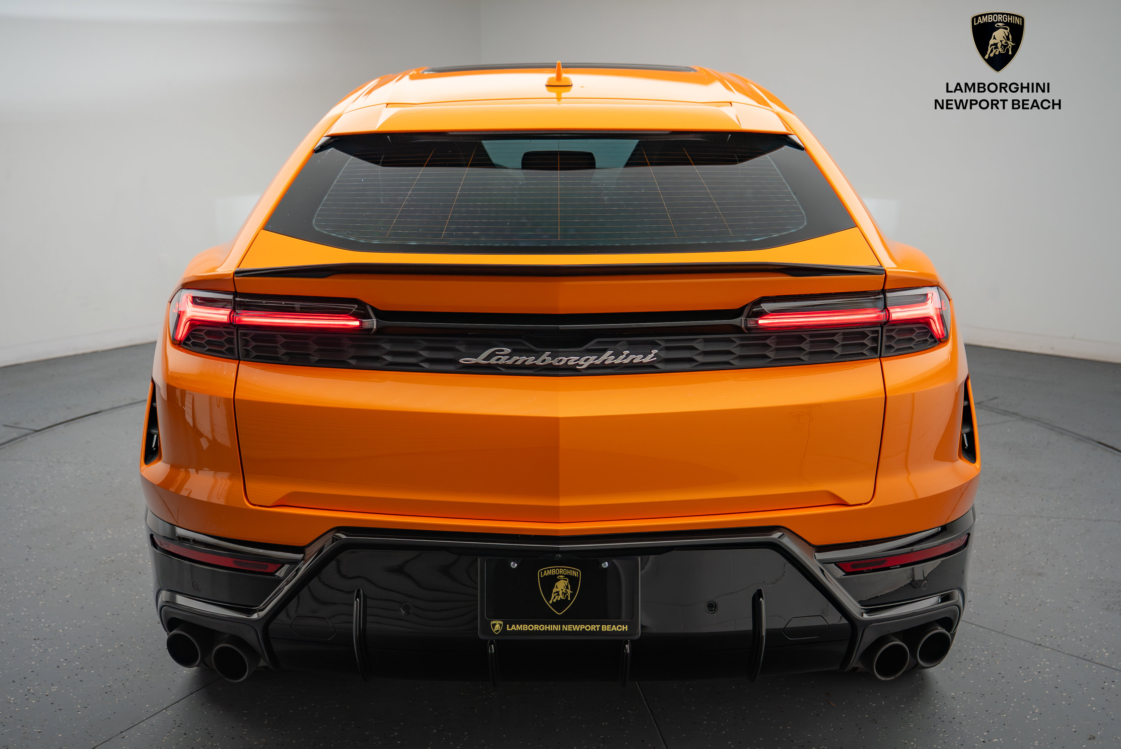Used 2025 Lamborghini Urus SE AWD/4WD image 16