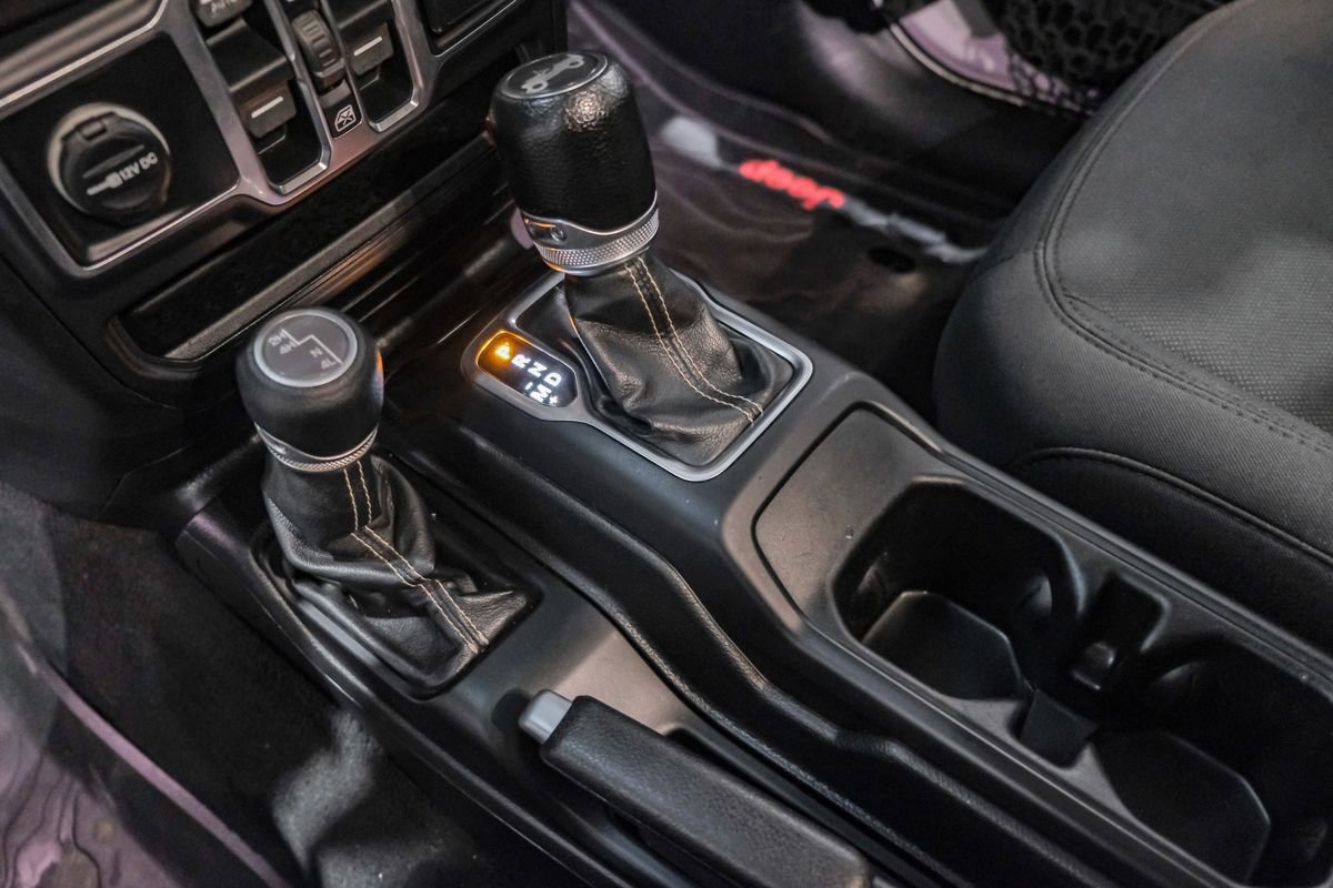 Used 2018 Jeep Wrangler Unlimited Sahara image 24