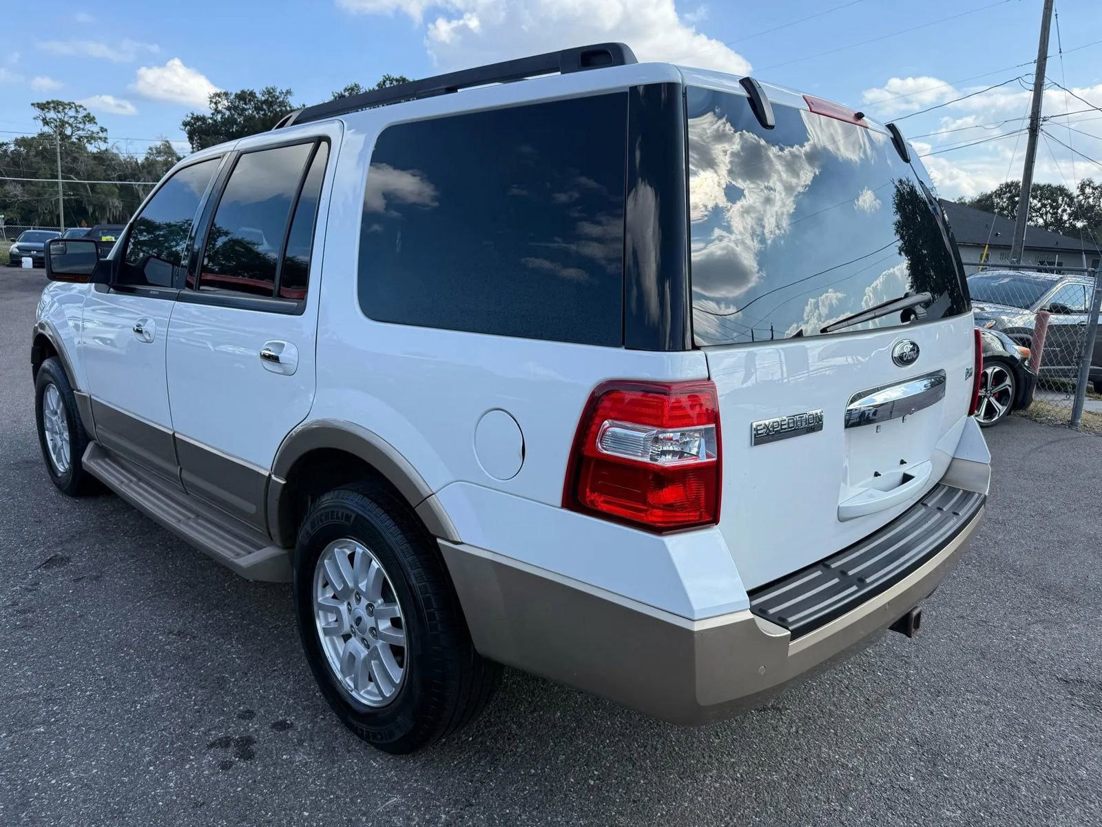 Used 2014 Ford Expedition XLT w/ Equipment Group 202A AWD/4WD image 7